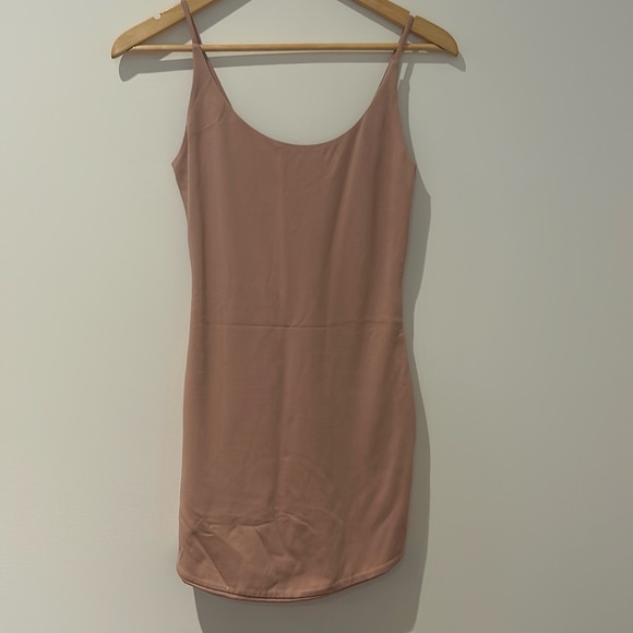 Pink bodycon dress - Picture 2 of 3